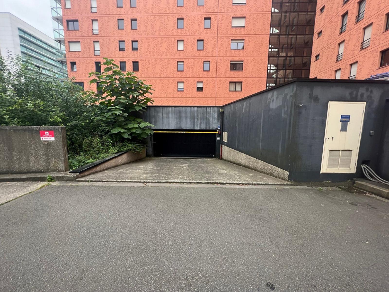 A louer Parking a LA MADELEINE ref. 5830