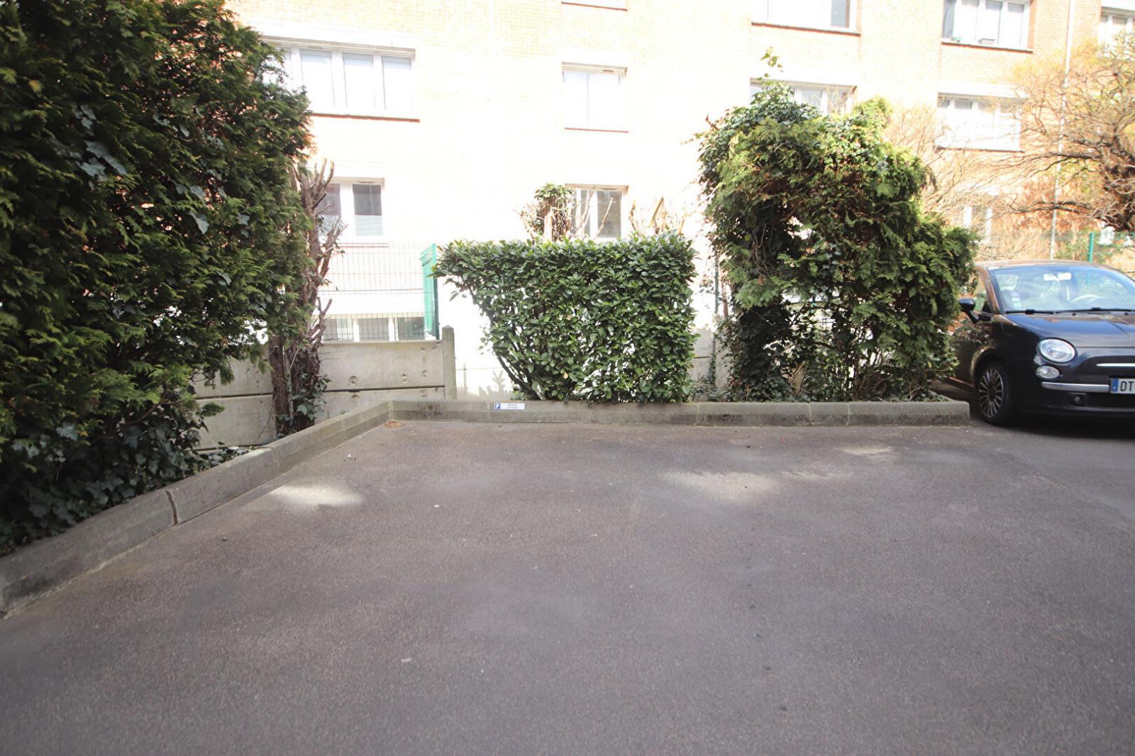 A louer Parking a LILLE ref. 721-00101